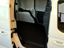 VW Caddy Cargo TDI in Candyweiß