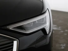 Audi e-tron 55 quattro in BRILLANTSCHWARZ