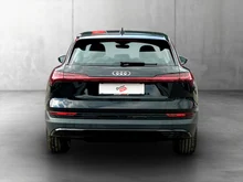 Audi e-tron 55 quattro in BRILLANTSCHWARZ