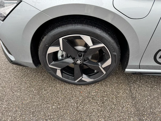 Bild eines Škoda Superb Combi Sportline iV TSI DSG