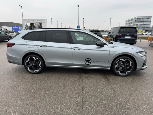 Bild eines Škoda Superb Combi Sportline iV TSI DSG