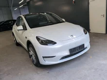 Tesla Model Y Long Range Dual AWD in weiss - metallic