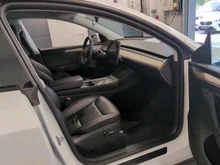 Tesla Model Y Long Range Dual AWD in weiss - metallic