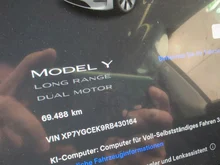 Tesla Model Y Long Range Dual AWD in weiss - metallic