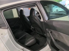 Tesla Model Y Long Range Dual AWD in weiss - metallic