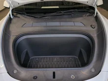 Tesla Model Y Long Range Dual AWD in weiss - metallic
