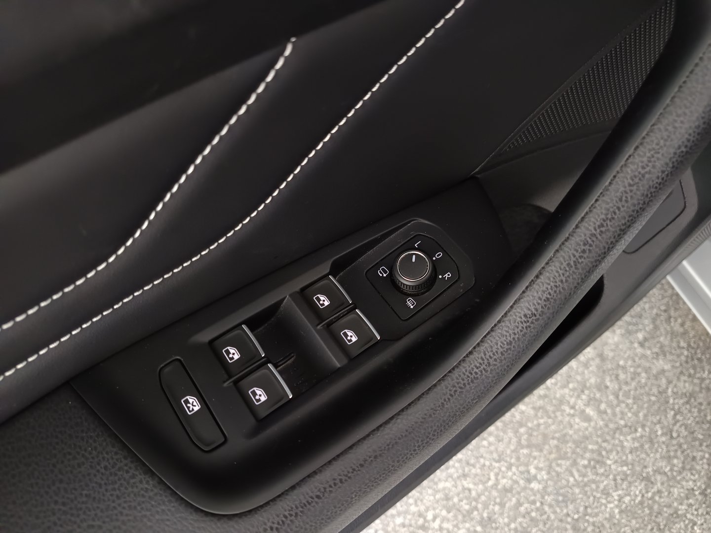 VW Passat Variant Elegance TDI DSG | Bild 11 von 31