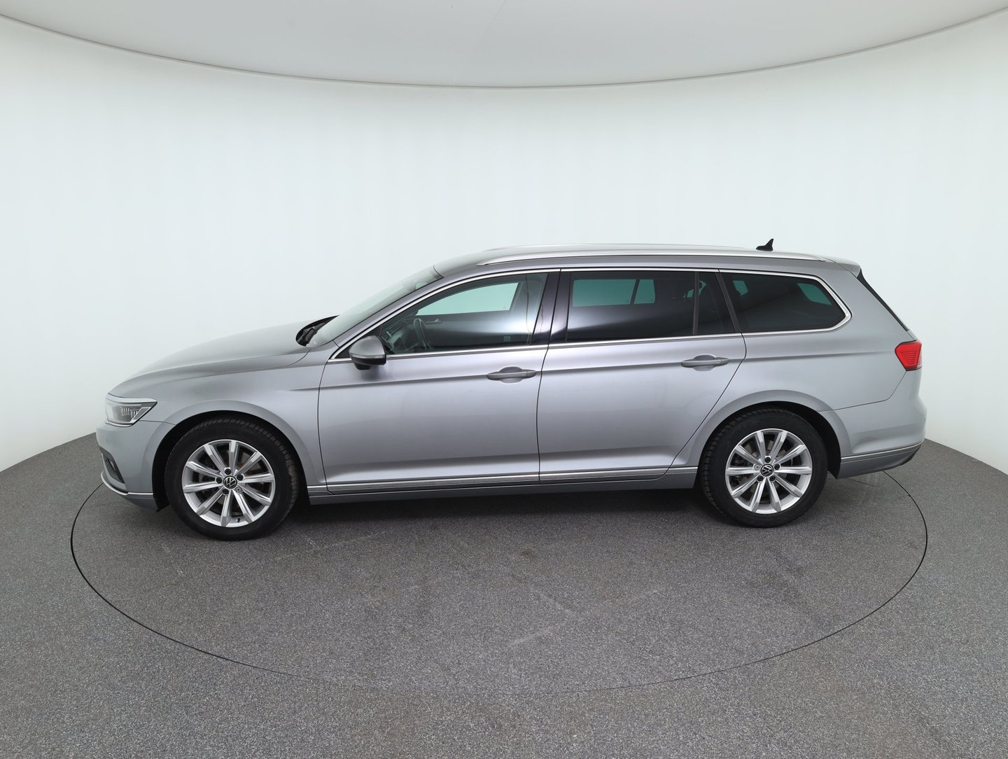 VW Passat Variant Elegance TDI DSG | Bild 8 von 31