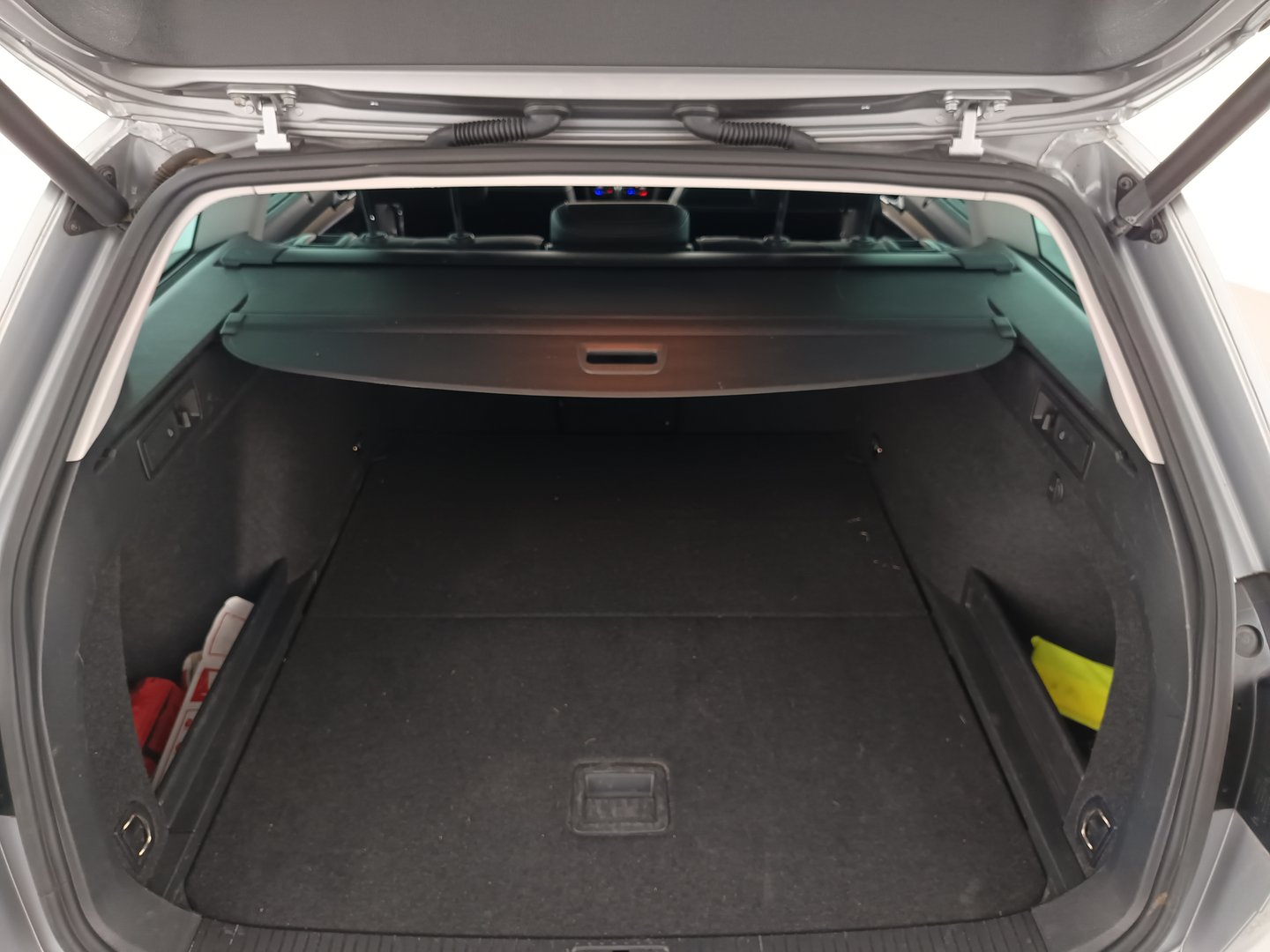 VW Passat Variant Elegance TDI DSG | Bild 28 von 31