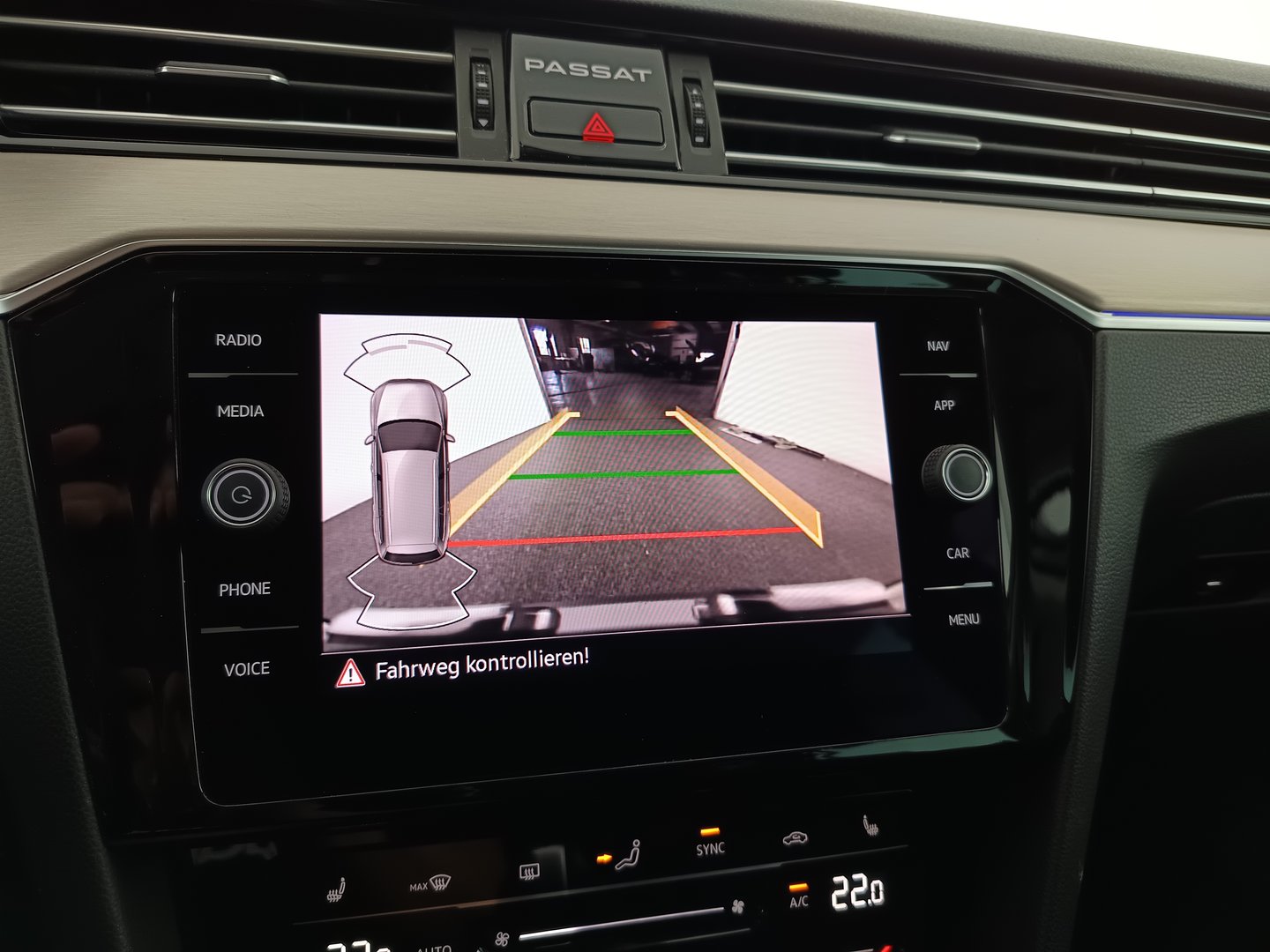 VW Passat Variant Elegance TDI DSG | Bild 23 von 31