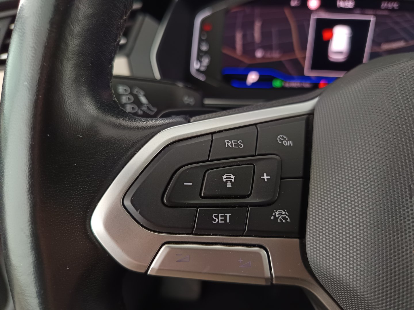 VW Passat Variant Elegance TDI DSG | Bild 16 von 31