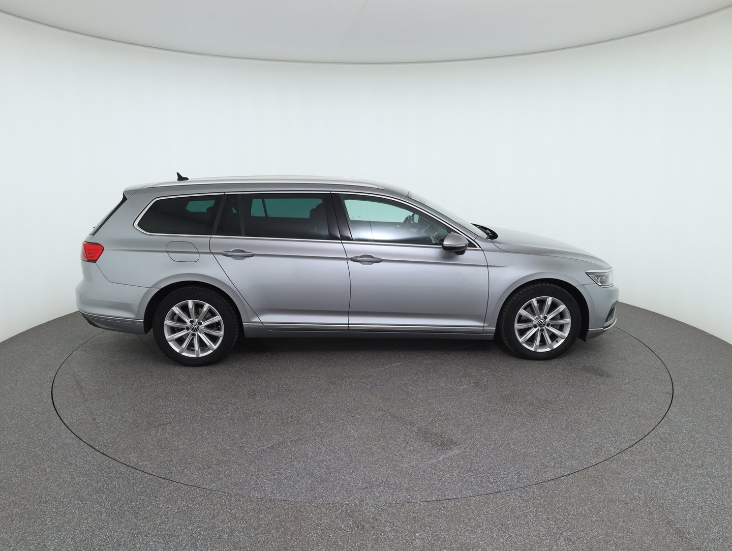VW Passat Variant Elegance TDI DSG | Bild 4 von 31