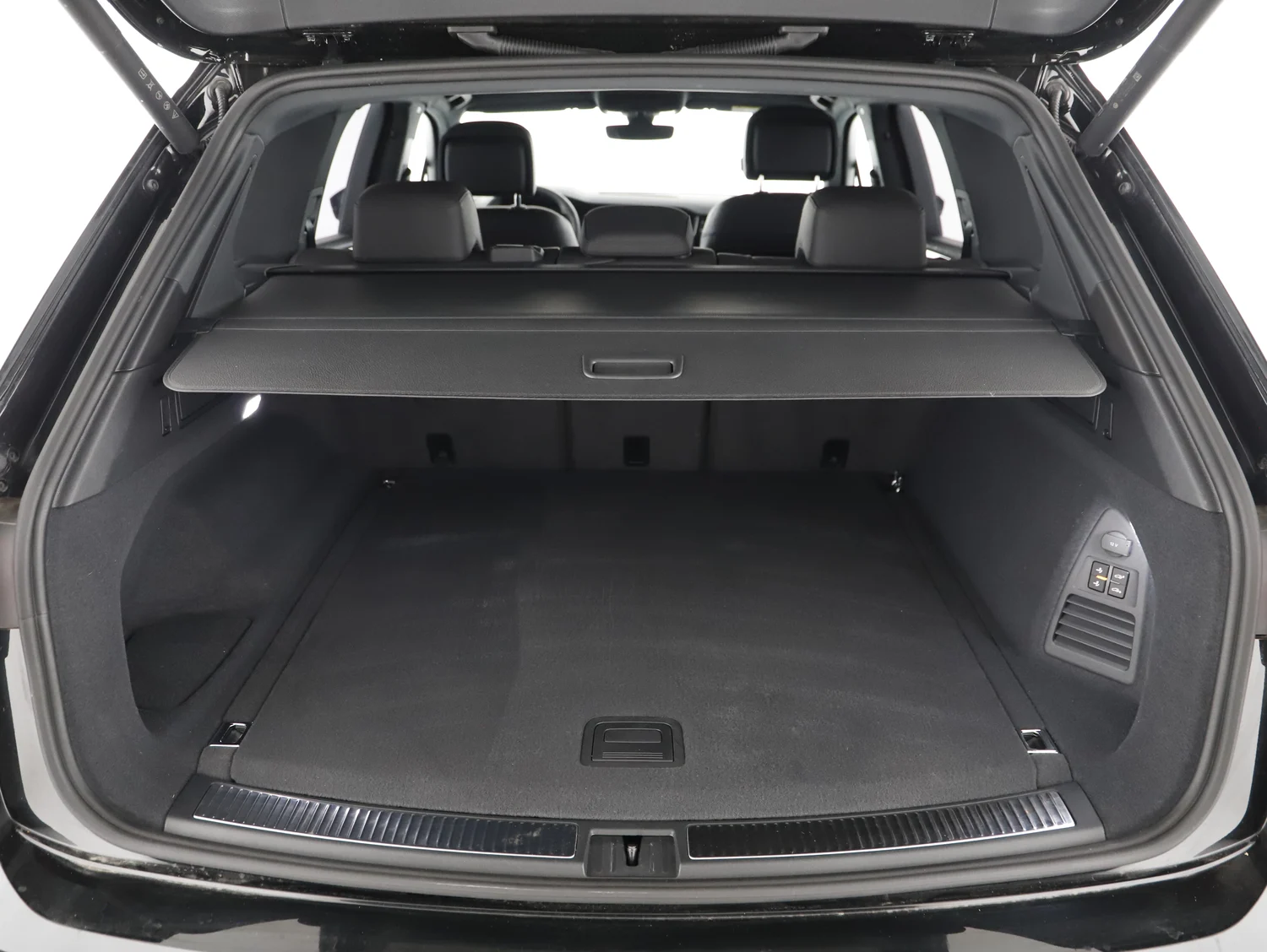 Bild eines VW Touareg R eHybrid TSI 4MOTION