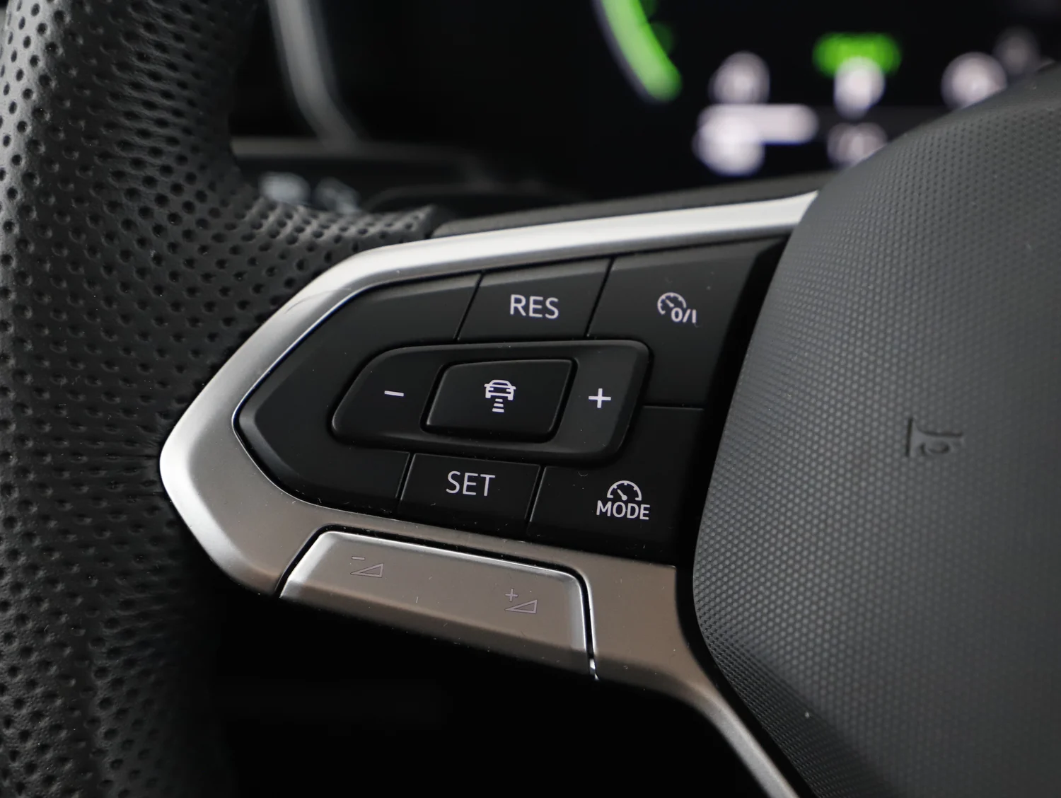 Bild eines VW Touareg R eHybrid TSI 4MOTION