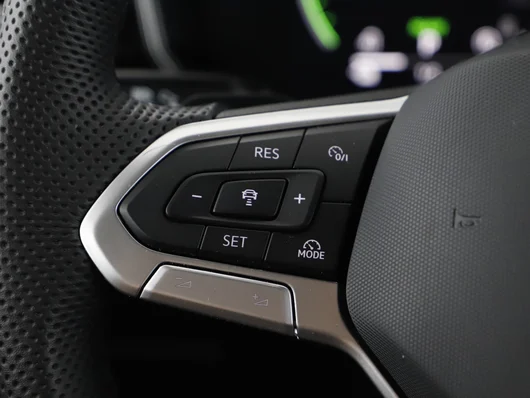 Bild eines VW Touareg R eHybrid TSI 4MOTION