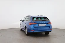 Škoda Octavia Combi Ambition in race-blau-metallic