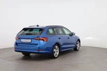Škoda Octavia Combi Ambition in race-blau-metallic