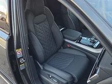 Audi Q7 60 TFSI e quattro S line in 6Y Daytonagrau Perleffekt