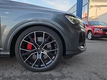 Audi Q7 60 TFSI e quattro S line in 6Y Daytonagrau Perleffekt
