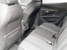 Peugeot 3008 1,5 BlueHDi 130 S&S 6-Gang Active in dunkelrot - metallic