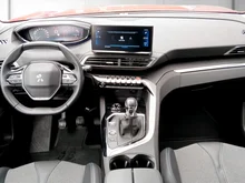 Peugeot 3008 1,5 BlueHDi 130 S&S 6-Gang Active in dunkelrot - metallic