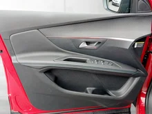 Peugeot 3008 1,5 BlueHDi 130 S&S 6-Gang Active in dunkelrot - metallic