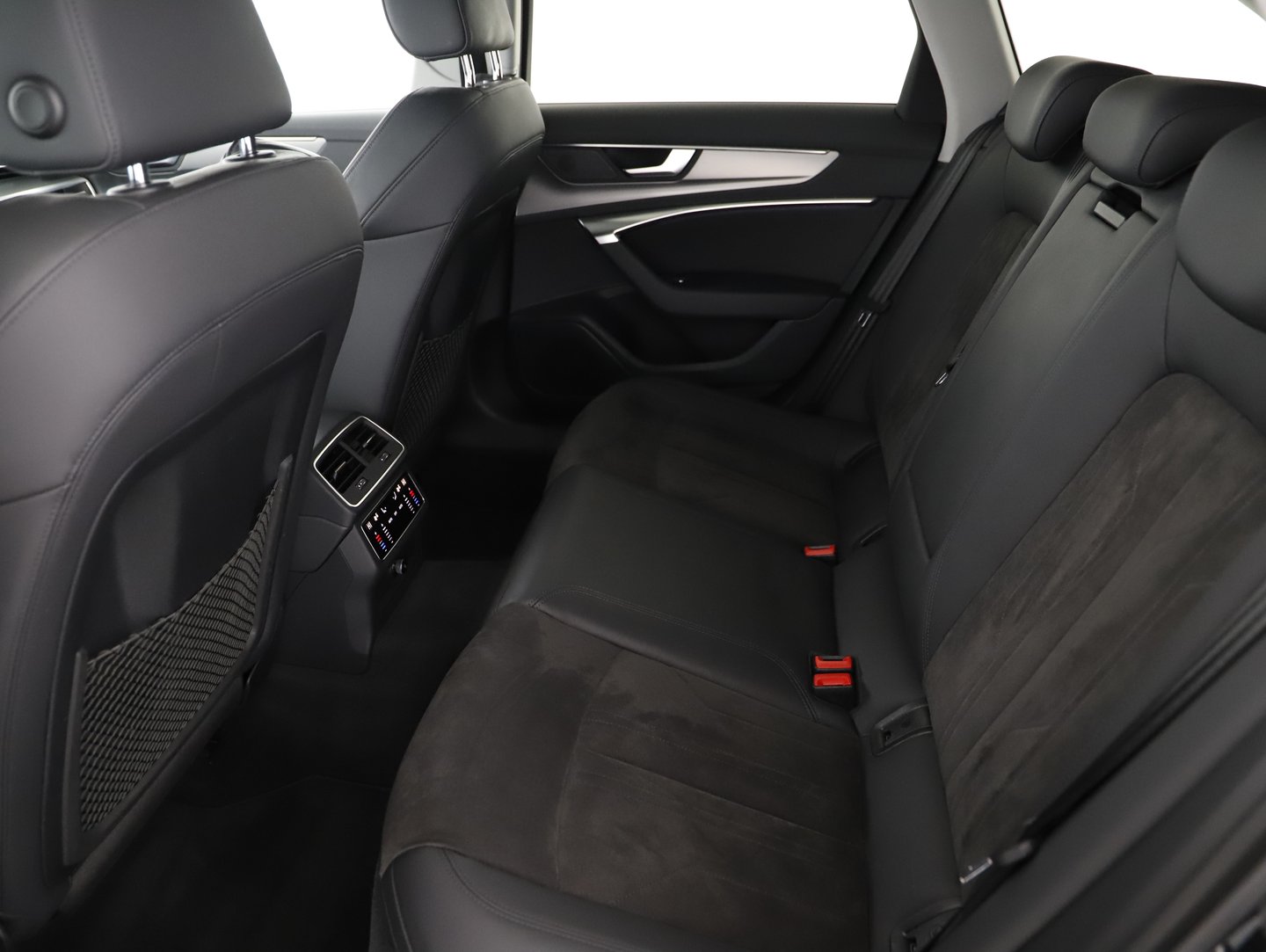 Audi A6 Avant 40 TDI quattro Sport | Bild 25 von 32