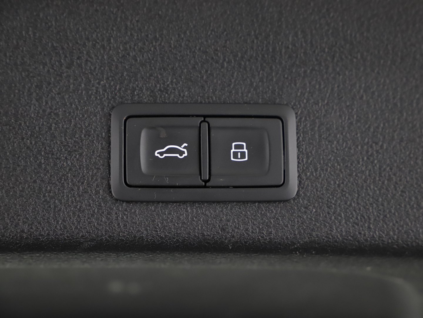 Audi A6 Avant 40 TDI quattro Sport | Bild 27 von 32