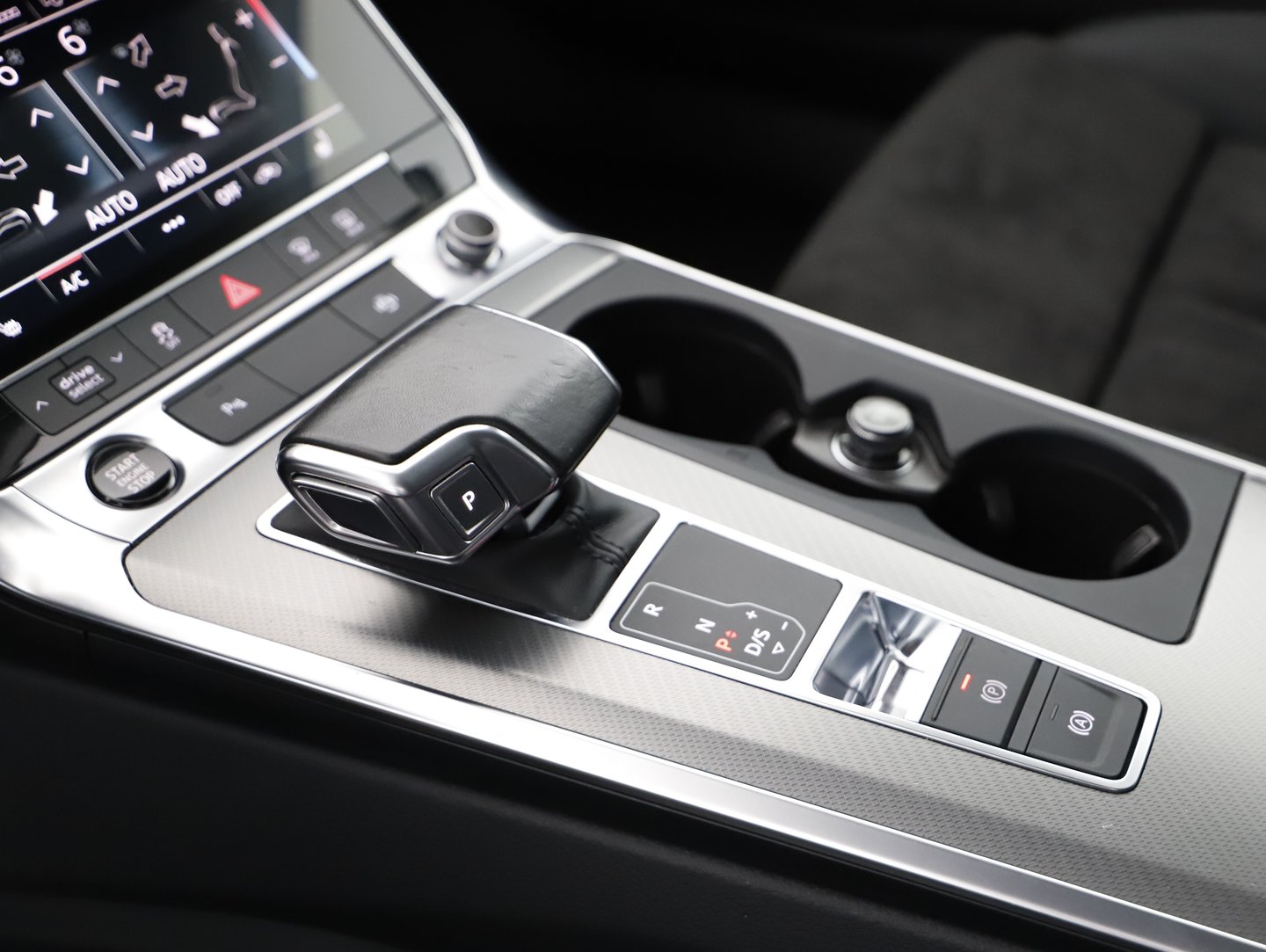 Audi A6 Avant 40 TDI quattro Sport | Bild 24 von 32