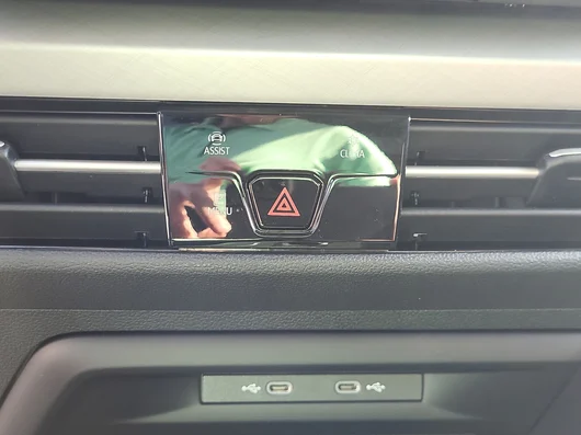 Bild eines VW Golf Variant Business mHeV DSG