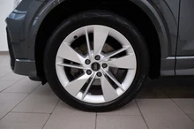 Audi Q2 35 TDI quattro S line in dunkelgrau - metallic