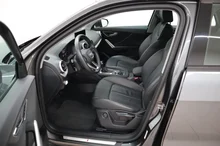 Audi Q2 35 TDI quattro S line in dunkelgrau - metallic