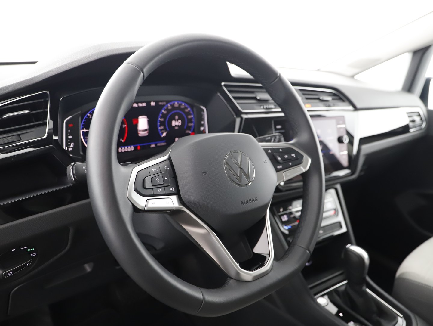 VW Touran Highline TDI SCR DSG 7-Sitzer | Bild 5 von 18