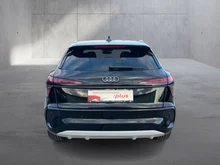 Audi Q3 TDI 110 kW  intense in Mythosschwarz Metallic