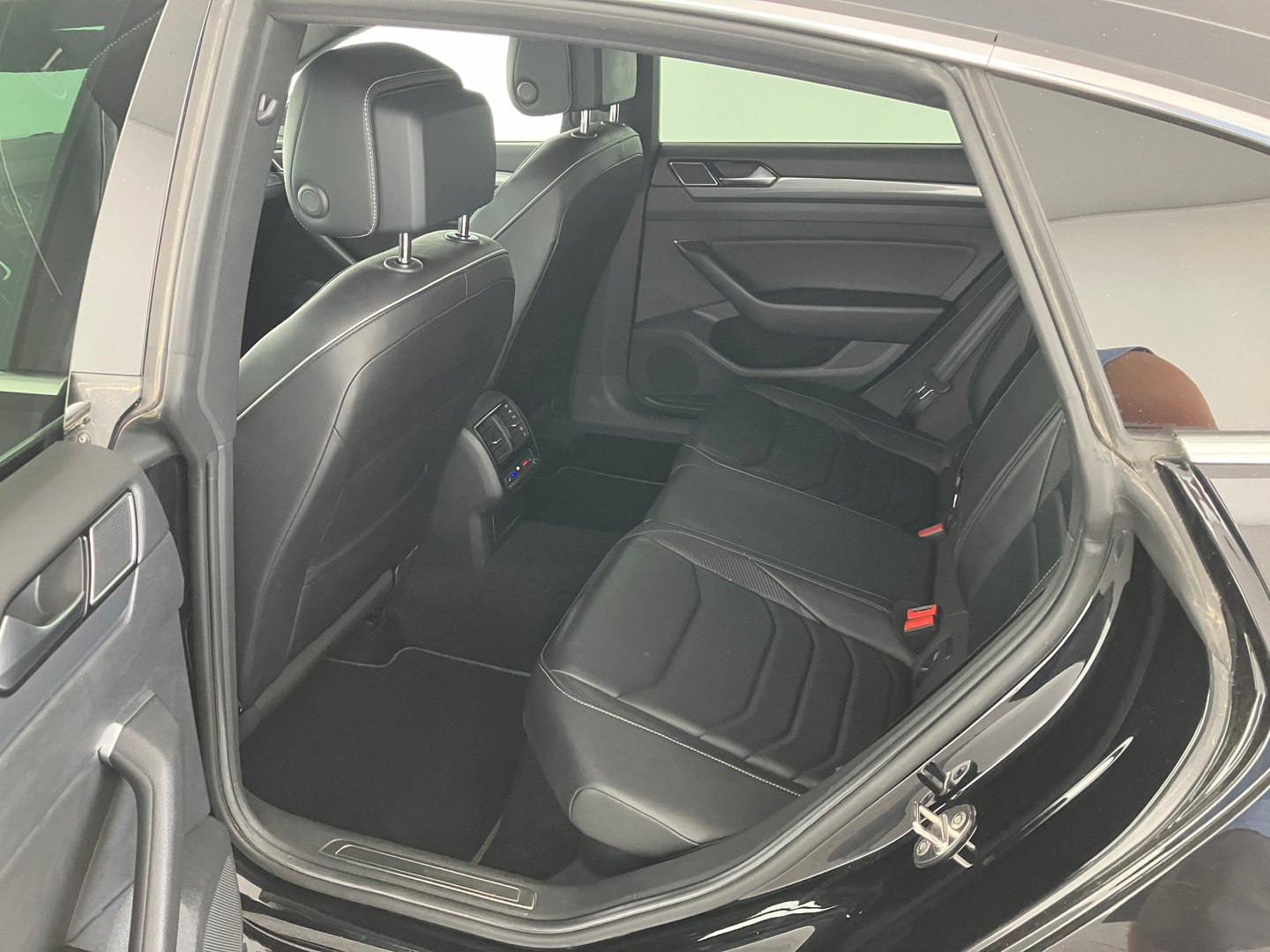 VW Arteon R-Line TDI DSG | Bild 14 von 18