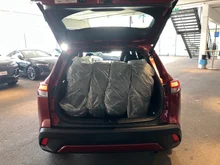 Toyota Corolla Cross 2,0 Hybrid Lounge 2WD in mittelrot - metallic