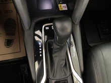 Toyota Corolla Cross 2,0 Hybrid Lounge 2WD in mittelrot - metallic
