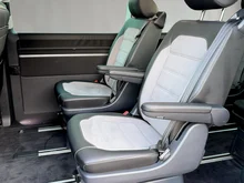 VW Multivan Comfortline TDI 4MOTION in DEEP BLACK PERLEFFEKT