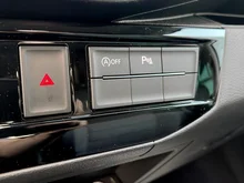 VW Multivan Comfortline TDI 4MOTION in DEEP BLACK PERLEFFEKT