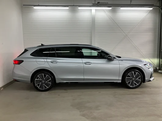 Bild eines Škoda Superb Combi Sportline iV TSI DSG