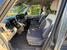 VW Multivan Family ÜH eHybrid 180 kW 4M in Indiumgrau Metallic