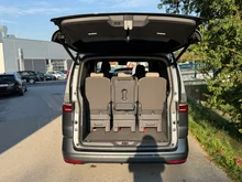 VW Multivan Family ÜH eHybrid 180 kW 4M in Indiumgrau Metallic