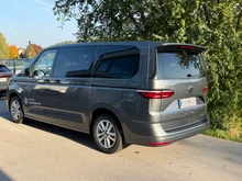 VW Multivan Family ÜH eHybrid 180 kW 4M in Indiumgrau Metallic