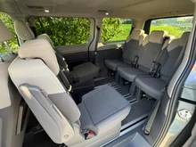 VW Multivan Family ÜH eHybrid 180 kW 4M in Indiumgrau Metallic