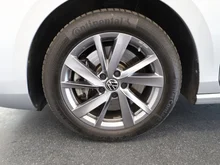 VW Passat Variant Business eHybrid 150kW in Oyster Silver Metallic