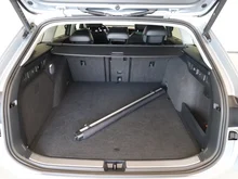 VW Passat Variant Business eHybrid 150kW in Oyster Silver Metallic
