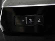 Audi e-tron 55 quattro 300 kW S line in GLETSCHERWEISS METALLIC