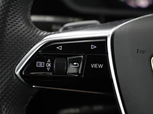 Audi e-tron 55 quattro 300 kW S line in GLETSCHERWEISS METALLIC