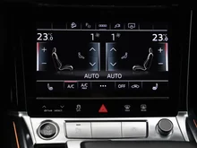 Audi e-tron 55 quattro 300 kW S line in GLETSCHERWEISS METALLIC