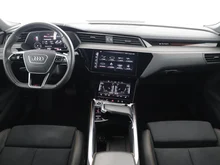 Audi e-tron 55 quattro 300 kW S line in GLETSCHERWEISS METALLIC